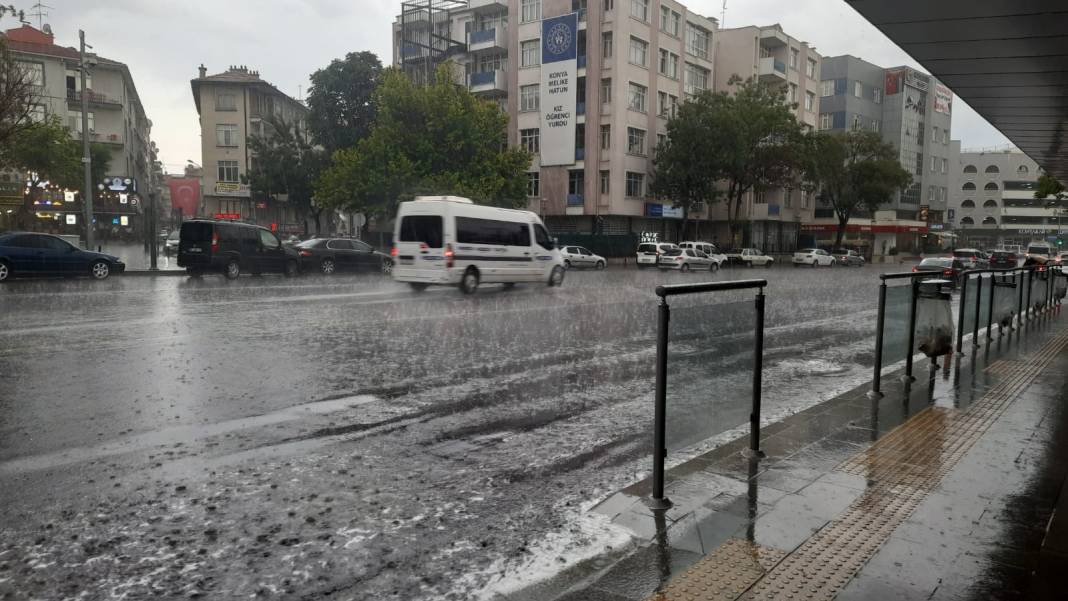Konya’nın merkezine beklenen yağış düştü 21